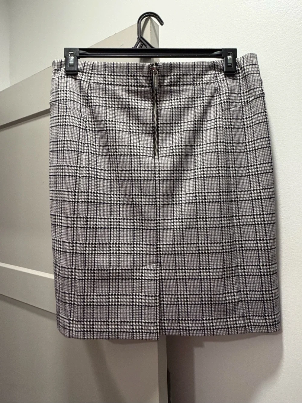 Michael Kors Women’s Large Black White Plaid Pencil Skirt Back Zip NWOT